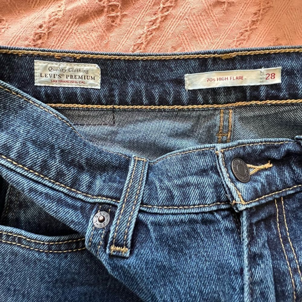 Levi’s Premium 70s High Flare Classic Blue Women's Dark Blue Denim Jeans Sz 28 - Picture 10 of 11